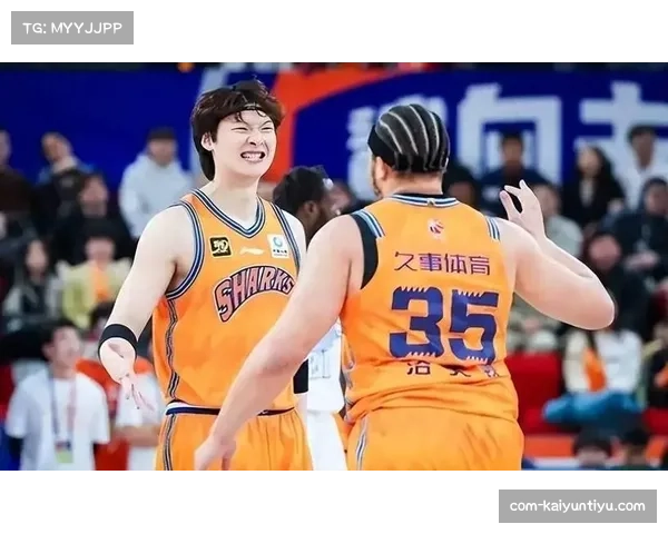 上海久事布兰登古德温场均6.4助 组织串联成球队进攻引擎